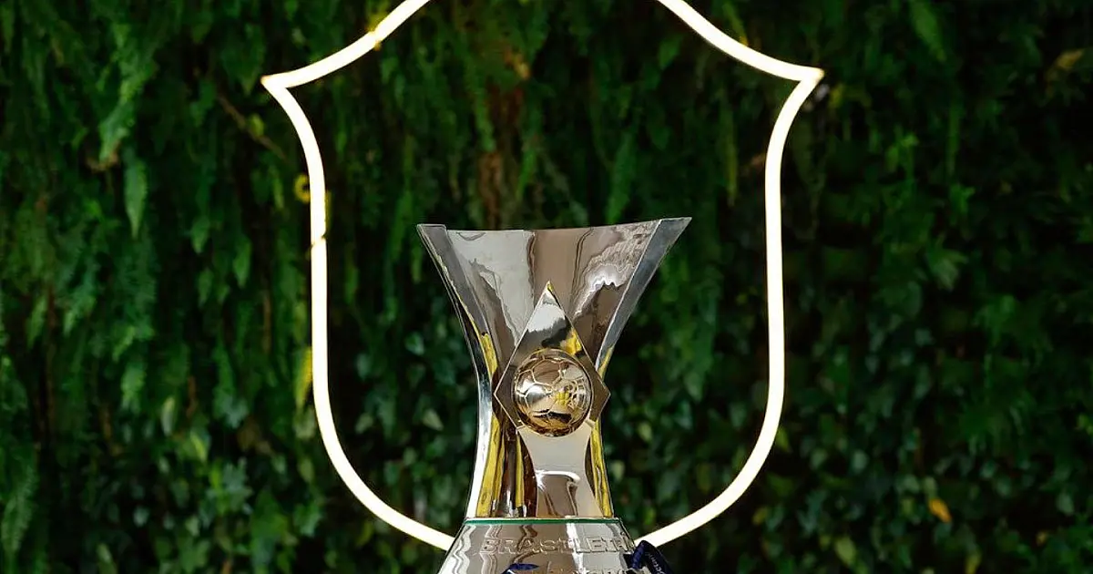 Taça do Brasileirão Betano exposta antes do início da temporada da Série A.