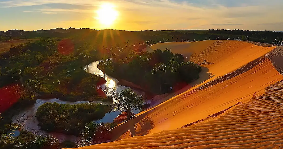 Paraíso das dunas laranjas e fervedouros encanta o Brasil