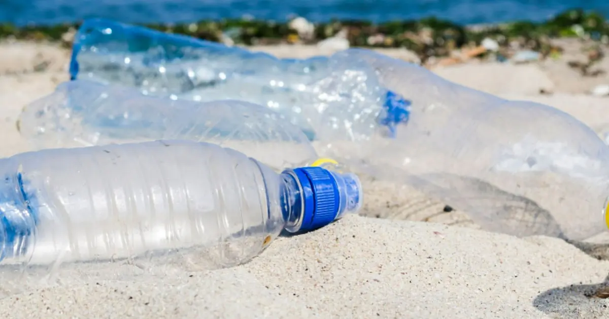 Japão desenvolve plástico que se dissolve rapidamente na água