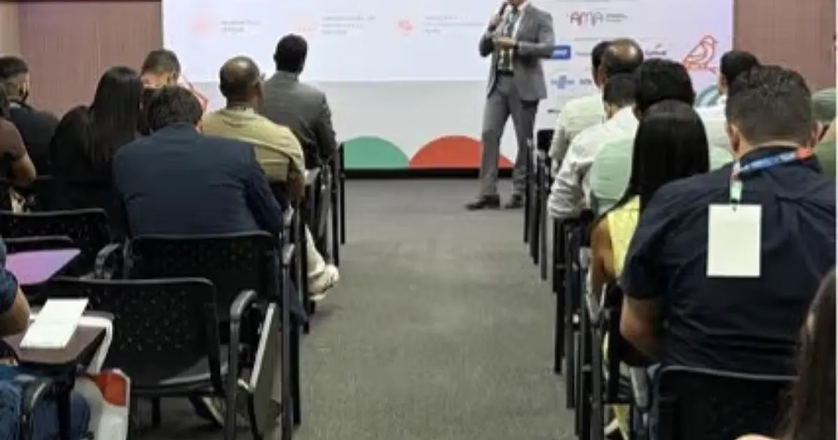 Palestra do Tribunal de Contas da União sobre reforma tributária durante evento em Maceió.