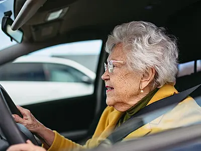 Motoristas acima de 70 anos enfrentam novas regras para renovar a CNH a partir de 2026