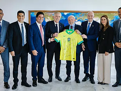 Lula se reúne com dirigentes da CBF e da FIFA no Palácio do Planalto.