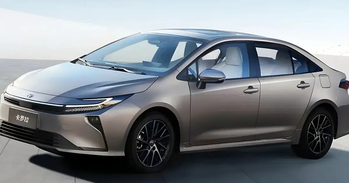 Toyota Corolla 2027 em imagem de divulgação com novo design e proposta híbrida.