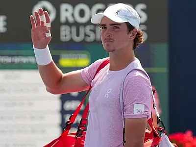 João Fonseca se despedindo.