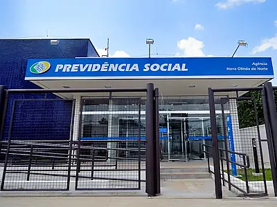 Descubra como a nova regra do INSS muda as regras da aposentadoria em 2026, permitindo saída sem idade mínima obrigatória para trabalhadores CLT.