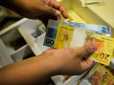 Saque-aniversário do FGTS segue ativo em 2026, mas com regras mais rígidas e maior fiscalização.