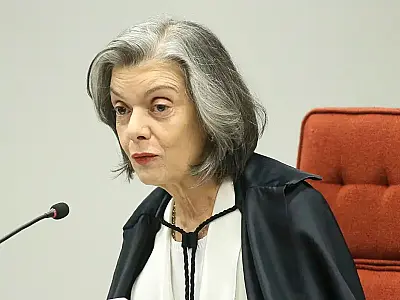 Ministra Cármen Lúcia durante atividade institucional no Tribunal Superior Eleitoral.