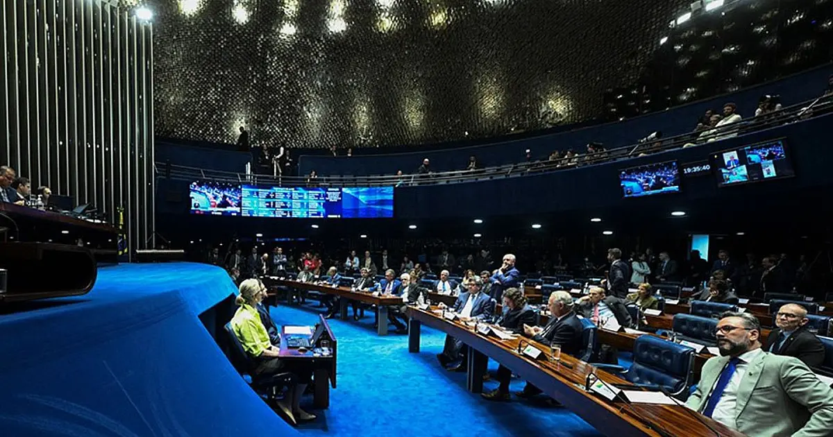 Plenário do Senado Federal durante sessão de votação de projetos econômicos.