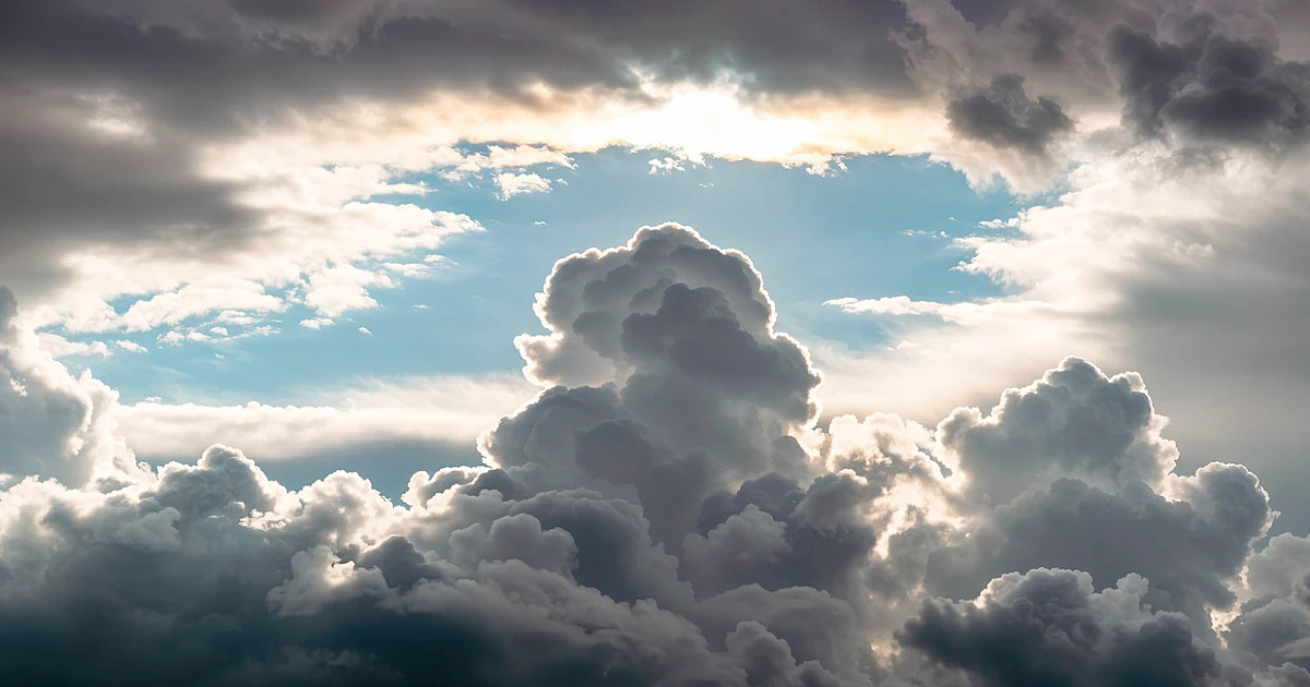 Nuvens cumulonimbus chegam ao litoral de SP e colocam região em alerta