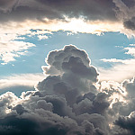 Nuvens cumulonimbus chegam ao litoral de SP e colocam região em alerta