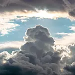 Nuvens cumulonimbus chegam ao litoral de SP e colocam região em alerta