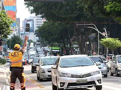 Motoristas podem deixar de pagar multas de trânsito após o prazo legal de cobrança previsto em lei.