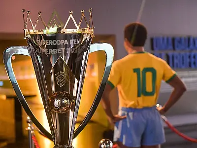 Taça da Supercopa Rei Superbet 2026, que terá premiação ampliada pela CBF.