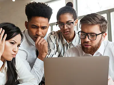 Pesssoas trabalhando.