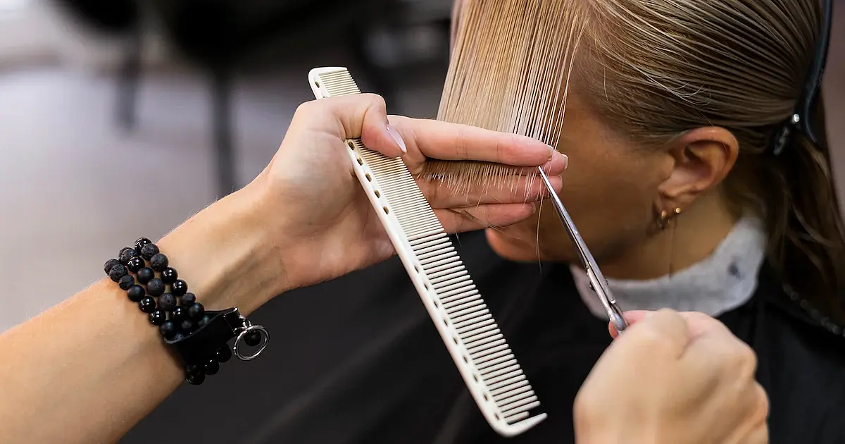 Cortes de cabelo com efeito rejuvenescedor dominam 2026