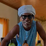 Ronaldinho Gaúcho surpreende fãs e lança bebida com 7% de teor alcoólico
