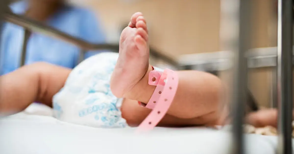 China enfrenta queda histórica na população e aposta em robôs para o futuro