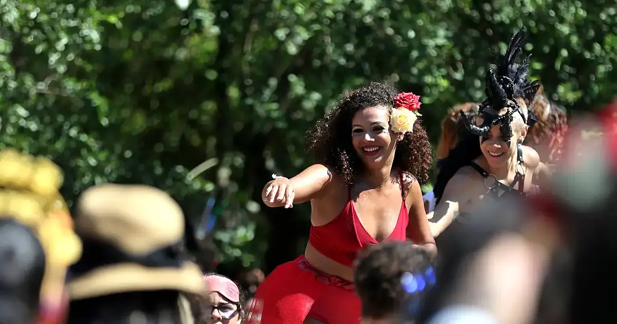 Polícia Militar de SP anuncia reforço especial para mulheres no Carnaval 2026 com foco em proteção e acolhimento