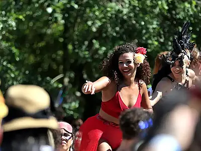 PM de SP lança esquema especial para mulheres no Carnaval 2026 com policiais dedicadas, tecnologia avançada e reforço de 5 mil agentes diários.