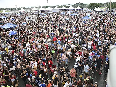 Entenda os riscos de acidentes com rede elétrica no Carnaval e como preveni-los, segundo a Abradee.
