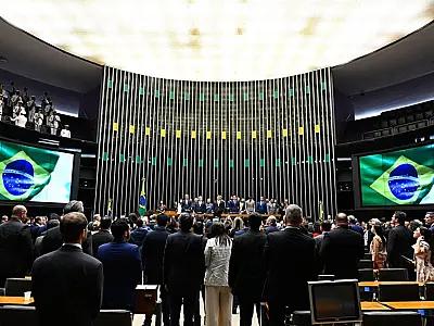 Parlamentares durante a abertura dos trabalhos legislativos no Congresso Nacional.