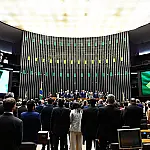 Congresso trava projetos que buscam atender decisão de Dino sobre supersalários