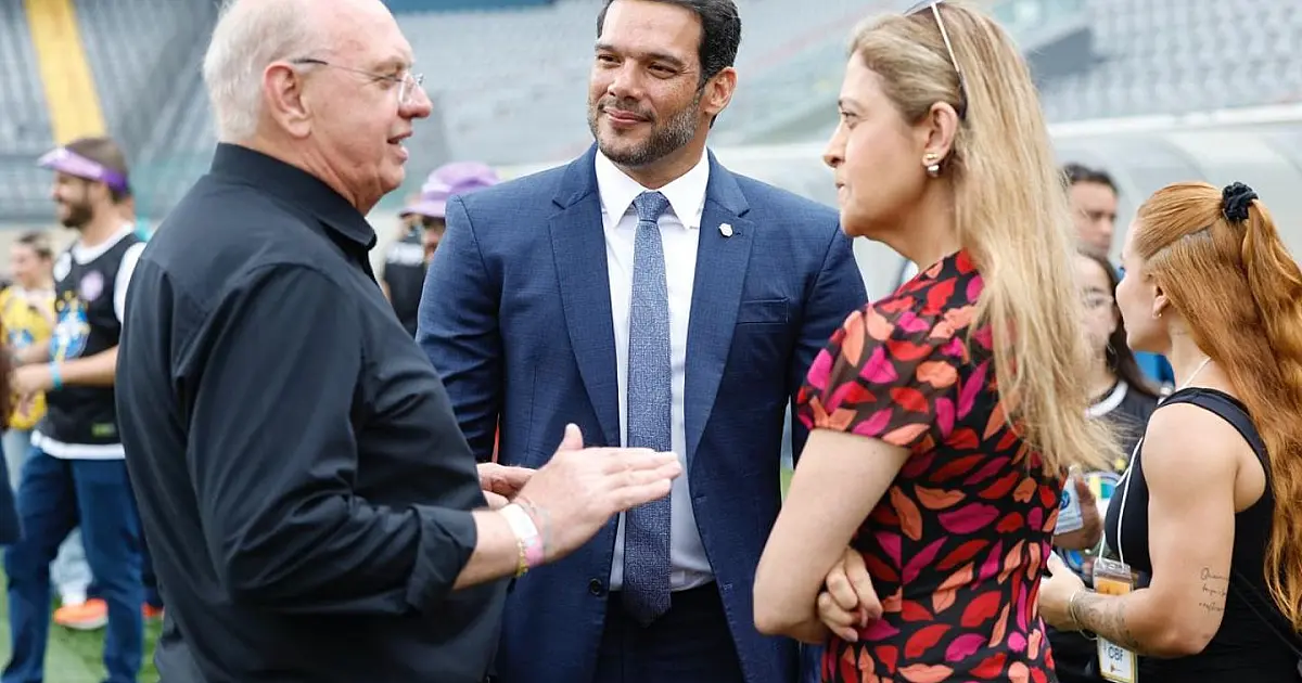 Samir Xaud e Leila Pereira durante a final da Supercopa Feminina 2026 entre Palmeiras e Corinthians.