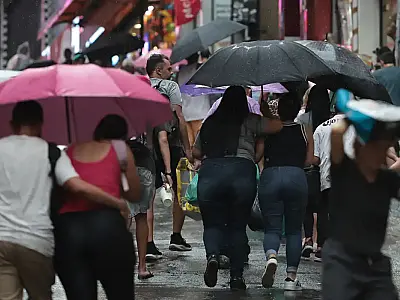 O Instituto Nacional de Meteorologia alerta para chuvas fortes no Sudeste e no Paraná.