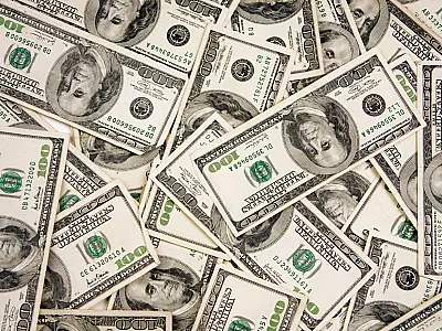 Dólar recua para menor valor em quase dois anos em dia de recorde da Bolsa brasileira.