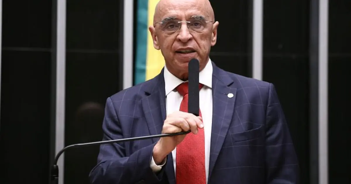 Deputado Mário Heringer fala durante sessão na Câmara dos Deputados.