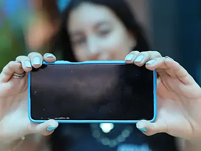 Espanha vai proibir acesso às redes sociais para menores de 16 anos com sistemas de verificação obrigatórios.