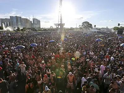 Descubra a programação completa dos blocos de carnaval 2026 no Distrito Federal neste domingo, 15 de fevereiro, com 73 atrações.