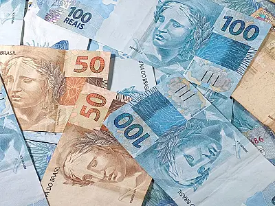 Consumidores têm direito à devolução de valores cobrados indevidamente por bancos.