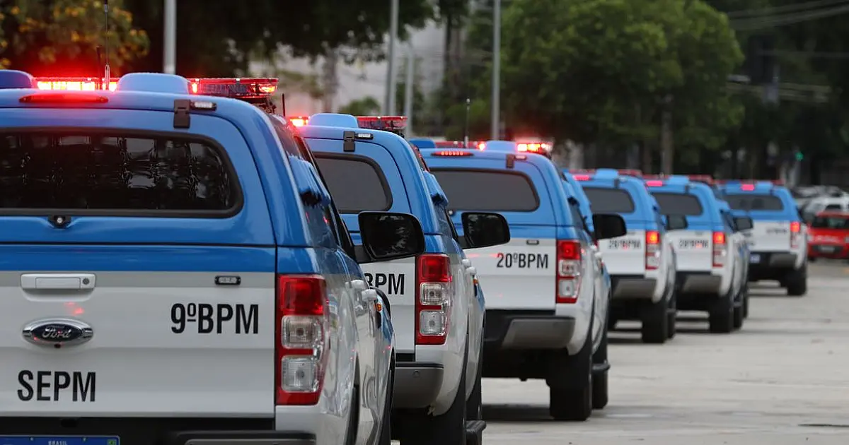 PM intensifica operação no Complexo da Maré com blindados e apreensões contra tráfico e criminalidade