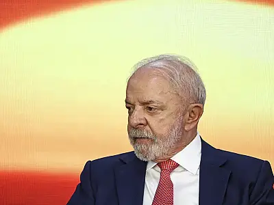 Viagem de Lula à Índia foca em cúpula de IA e negociações bilaterais.