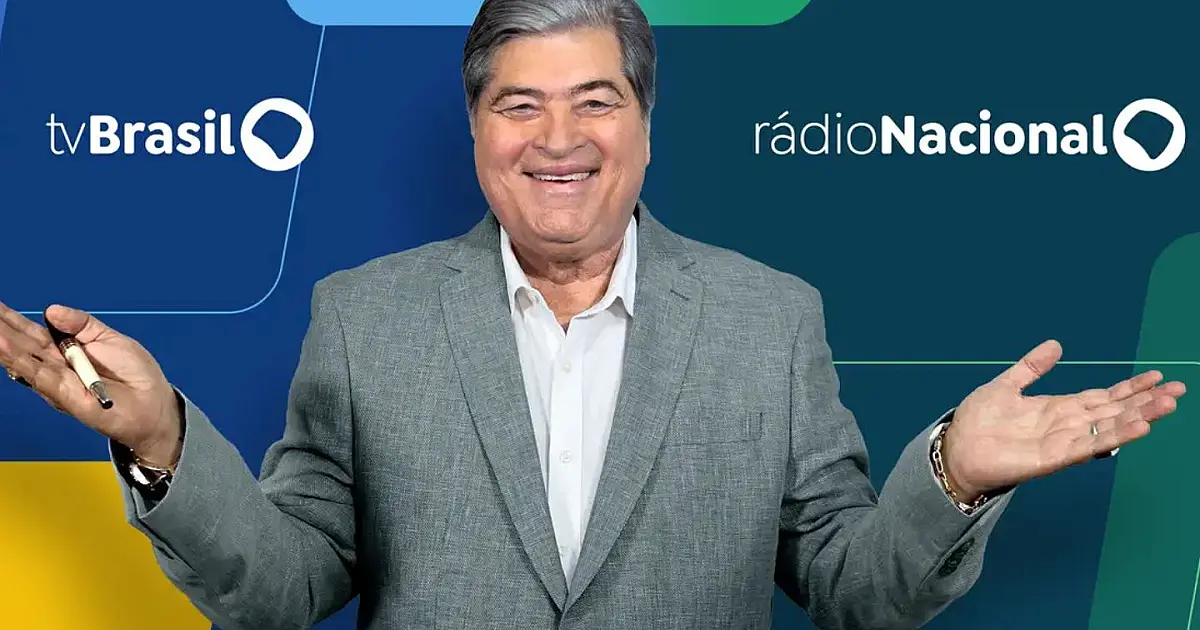 Apresentador José Luiz Datena em estúdio de televisão