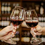 Tomar uma taça de vinho antes de dormir afeta o sono?