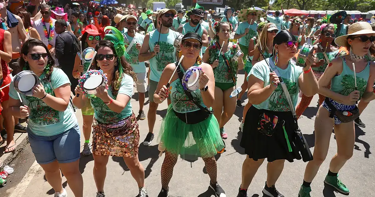 Bloco Quizomba leva conscientização sobre ecologia e feminicídio ao Aterro do Flamengo no carnaval 2026