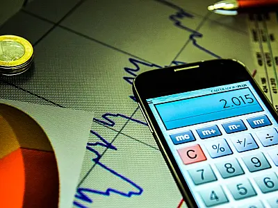 O superávit de R$ 103,7 bilhões em janeiro indica melhora pontual das contas públicas.