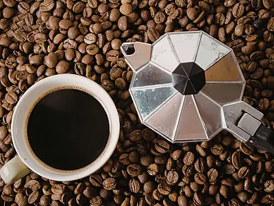 Estudo analisa efeitos da cafeína na síntese de proteínas musculares.