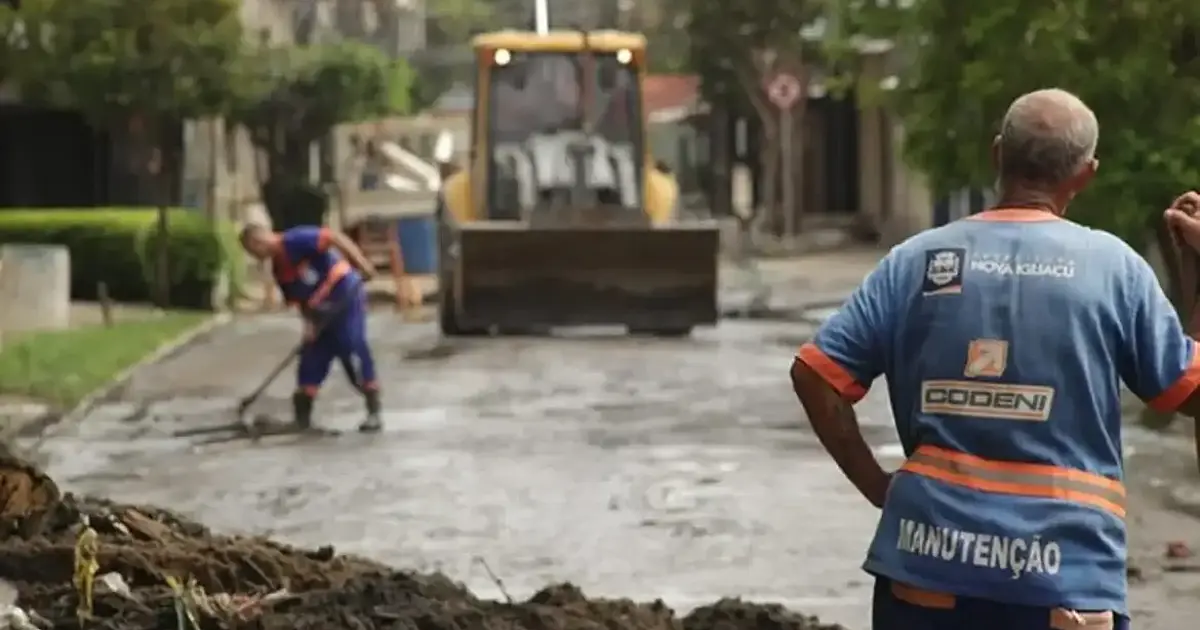 Defesa Civil envia máquinas e equipes para cidades do RJ afetadas por fortes chuvas