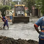 Defesa Civil envia máquinas e equipes para cidades do RJ afetadas por fortes chuvas