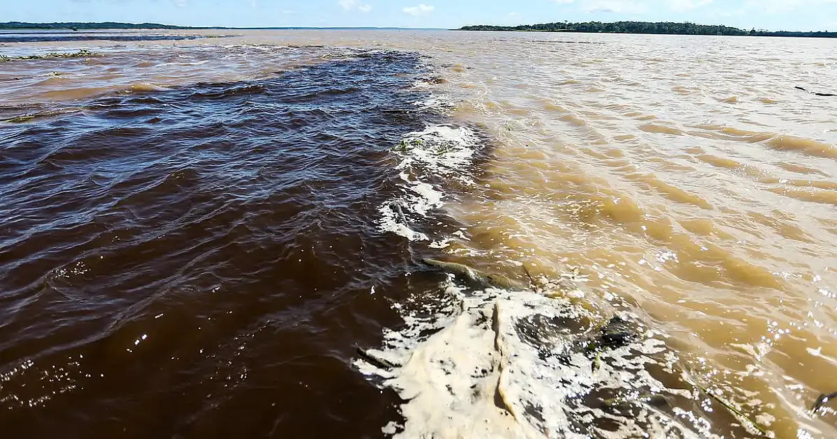 Naufrágio de lancha no Amazonas deixa dois mortos e sete desaparecidos no Encontro das Águas