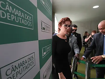 Entenda por que Moraes arquivou a investigação contra Zambelli por obstrução e coação, a pedido da PGR.