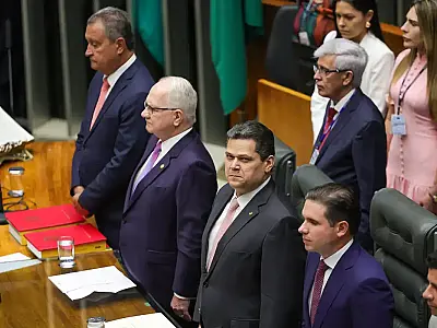 O presidente do Senado Davi Alcolumbre defendeu paz entre poderes, diálogo e respeito ao Estado de Direito na abertura do ano legislativo de 2026.