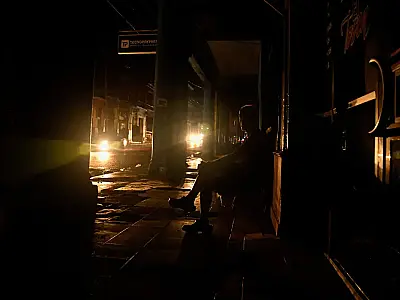 Cuba registra colapso parcial do sistema elétrico afetando 3,4 milhões em Holguín, Granma, Santiago de Cuba e Guantánamo.