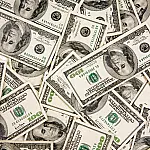 Dólar fecha abaixo de R$ 5 e bolsa volta a subir após perdas