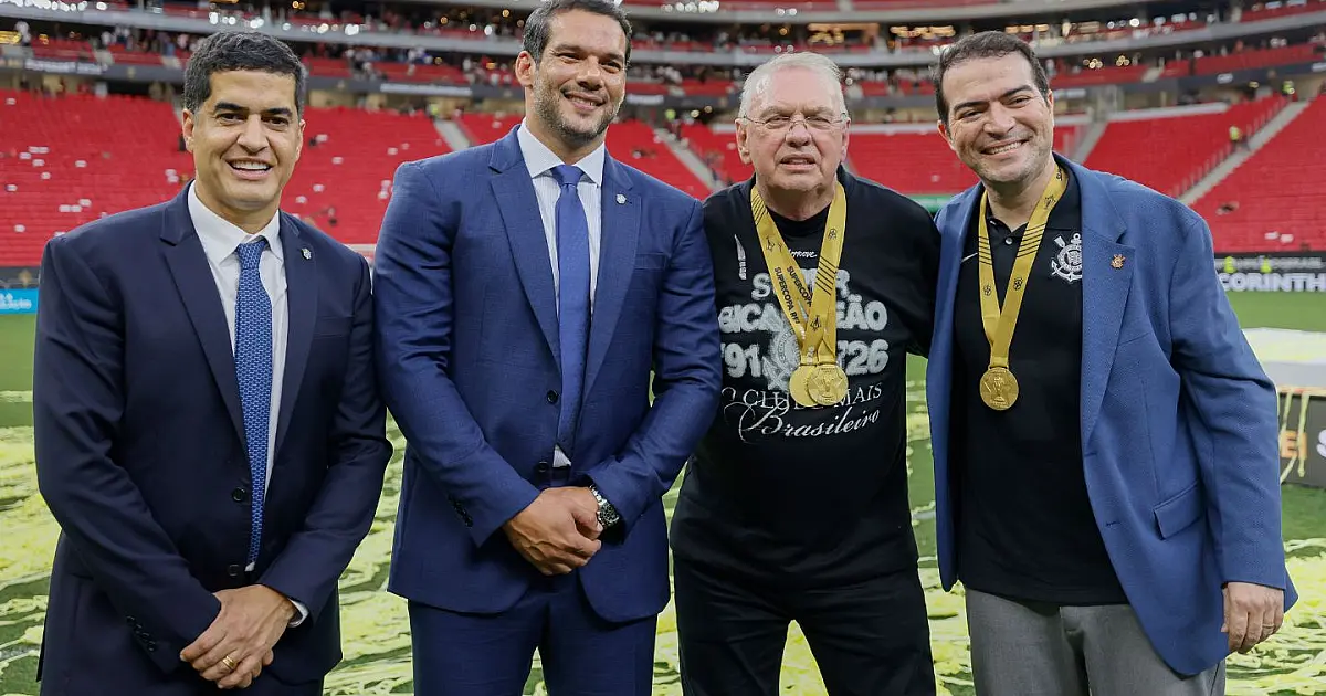 Dirigentes da CBF durante a premiação da Supercopa Rei Superbet 2026 na Arena Mané Garrincha.