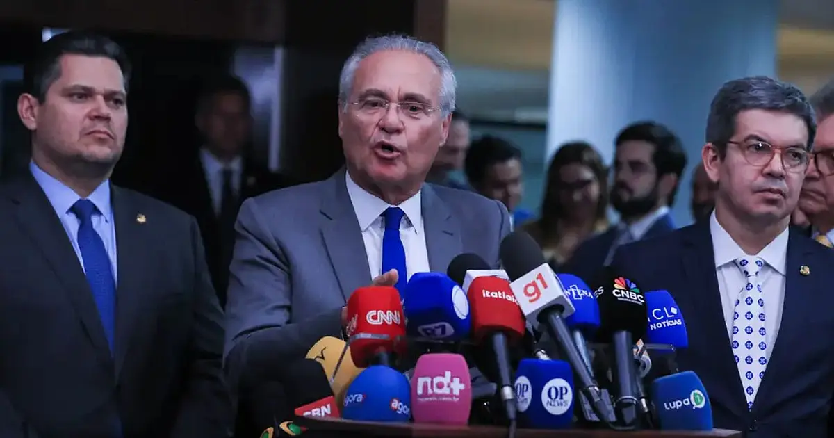 Renan Calheiros durante coletiva de imprensa no Senado Federal