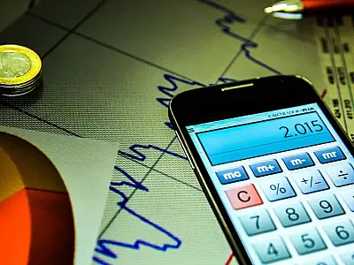 Taxa Selic influencia juros do crédito, inflação e decisões econômicas no país.